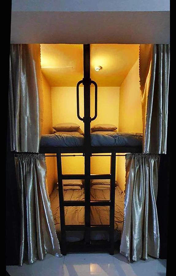 C Place - Capsule A Pasay Exterior photo